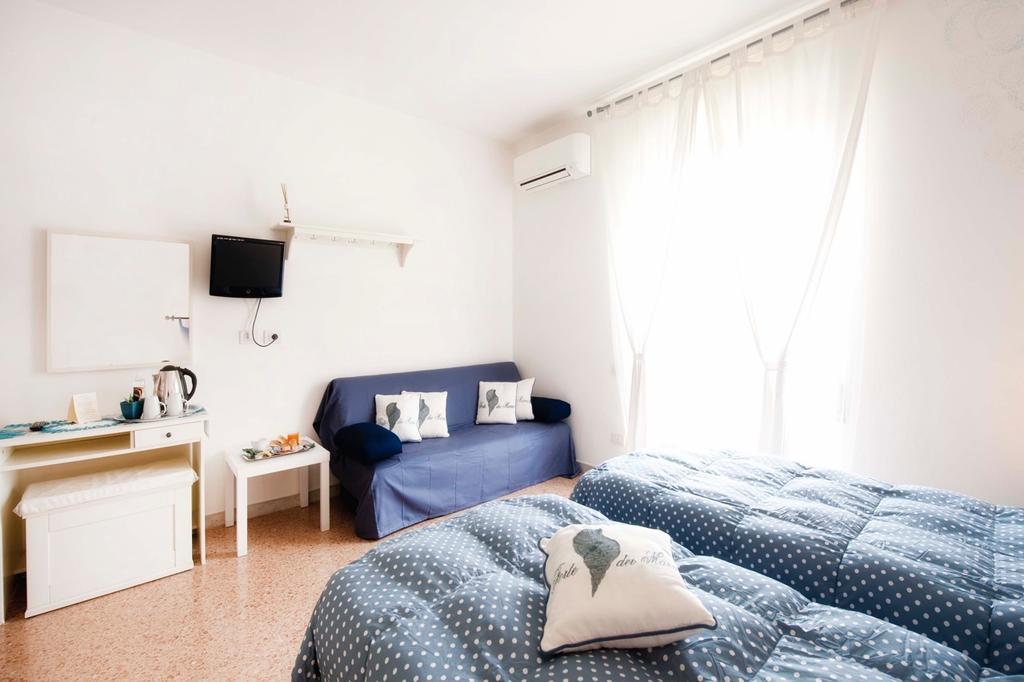 A Due Passi Panzió Forte dei Marmi Kültér fotó